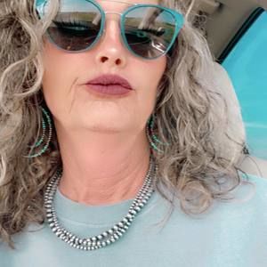 Meet your Posher, Joani